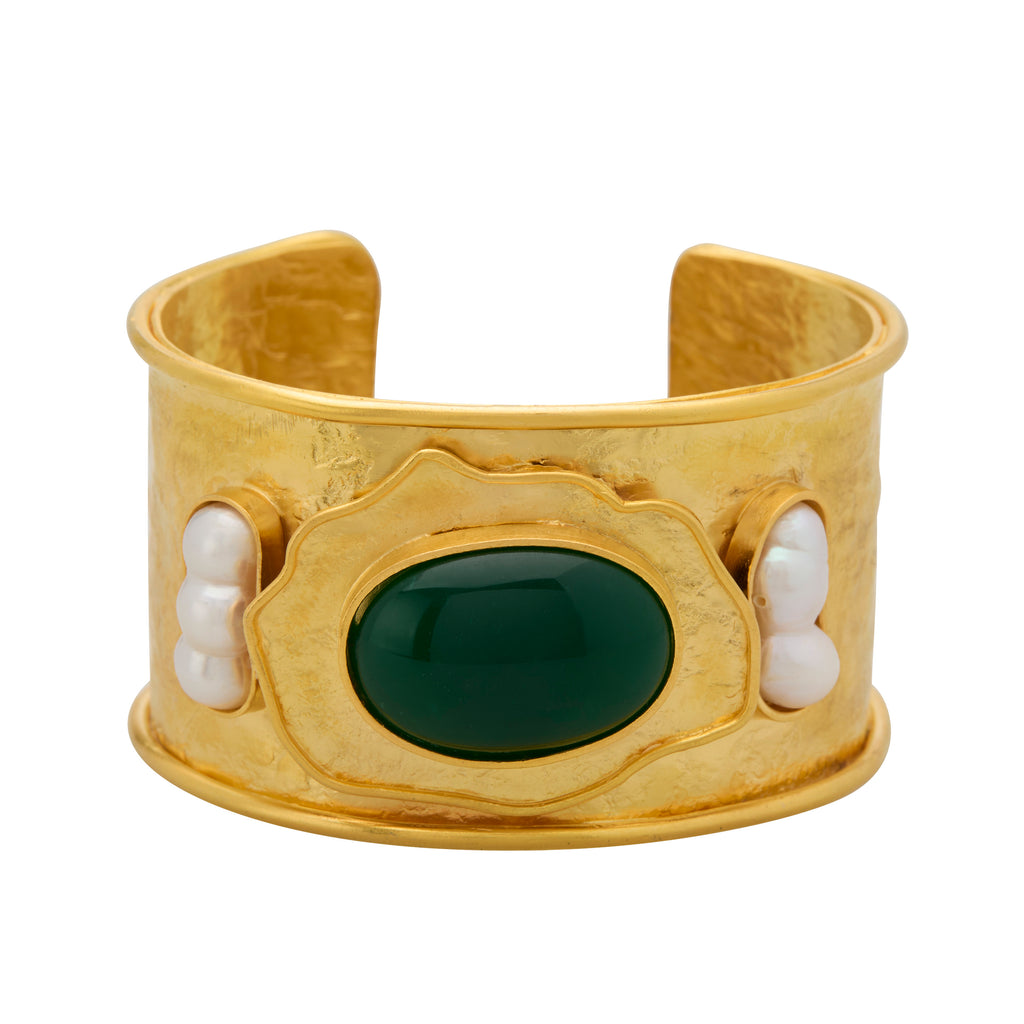 Gold Cuff. Artisinal cuff. Statemet cuff. Pearl. Green stone 
