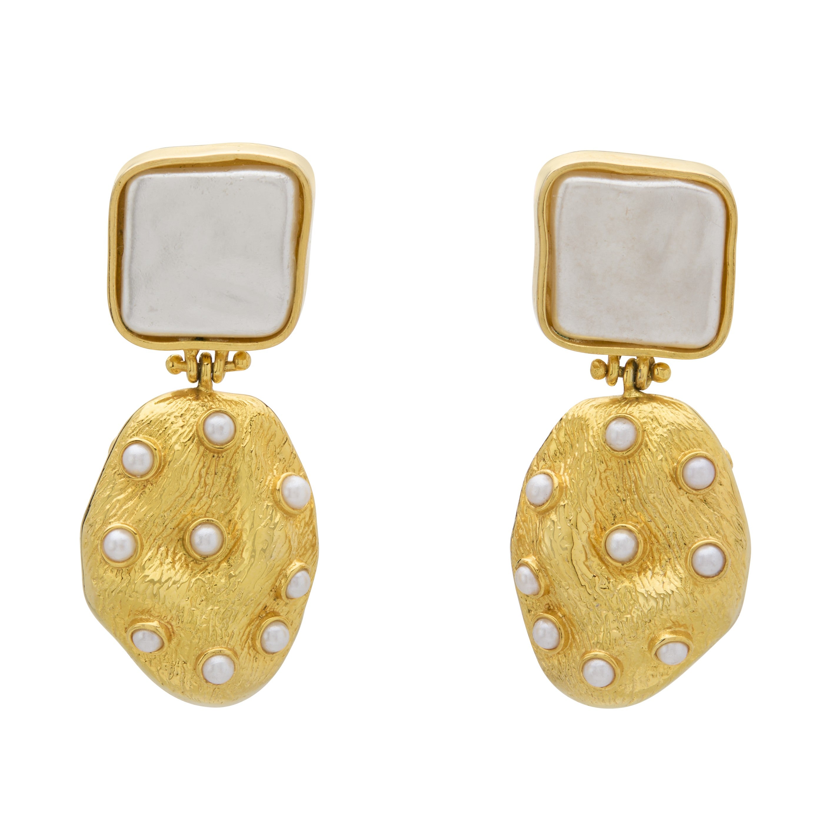 Gold earrings with pearl. Drop earring 