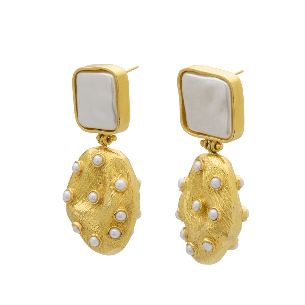 Gold Chandelier earring with pearl and mini pearls 
